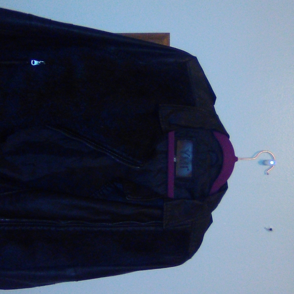I am selling a fur leather jackets - Picture 1 of 5